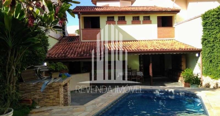 Magnífica Casa Sobradada de 5 Quartos na Vila Oliveira, Mogi das Cruzes-SP: 3 Suítes, 4 Salas, 6 Banheiros, 4 Vagas, 305,96m²!