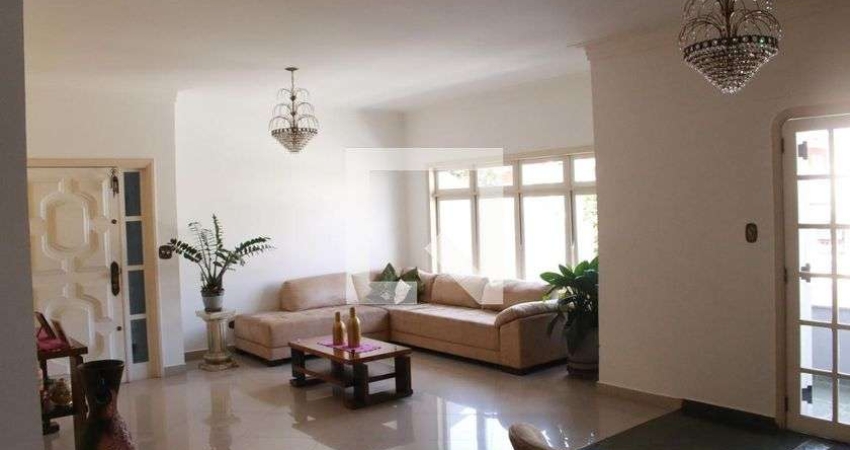 Casa à Venda - Água Fria, 3 Quartos,  320 m2