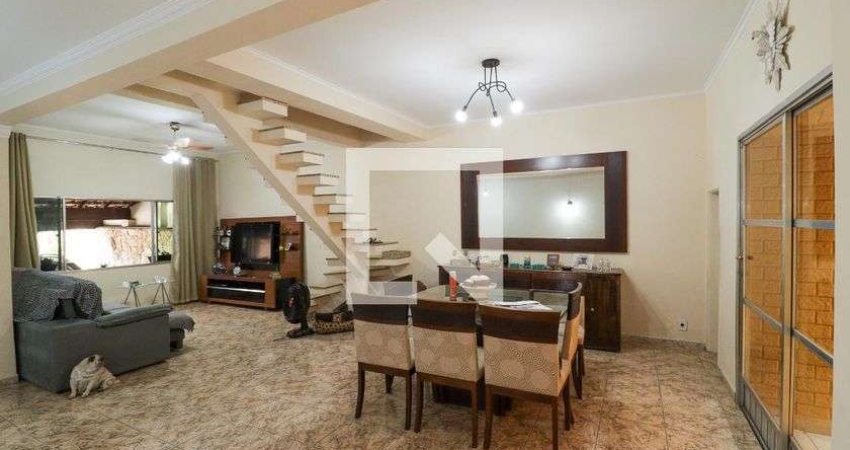 Casa à Venda - Água Fria, 3 Quartos,  220 m2