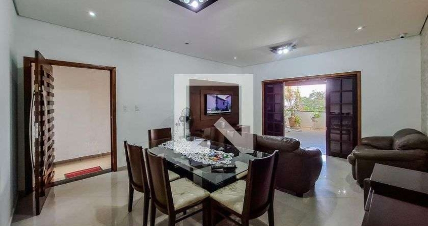 Casa com 3 quartos à venda na Rua Gaspar Fernandes, --, Cambuci, São Paulo