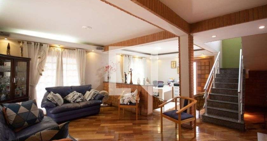Casa à Venda - Centro, 4 Quartos,  200 m2