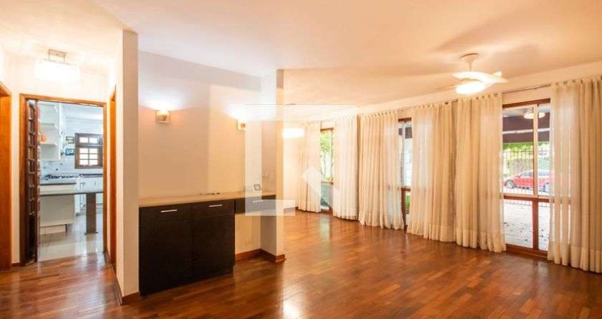 Casa à Venda - Centro, 3 Quartos,  389 m2