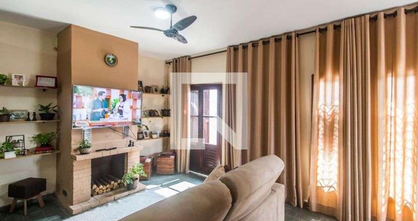 Casa à Venda - Centro, 4 Quartos,  325 m2