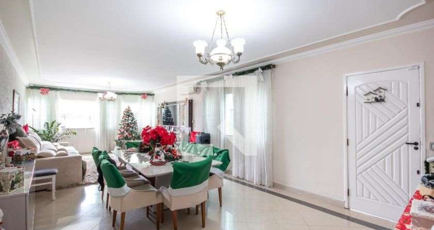 Casa à Venda - Centro, 4 Quartos,  225 m2