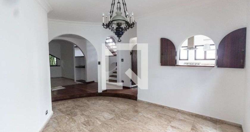 Casa à Venda - Água Fria, 3 Quartos,  300 m2