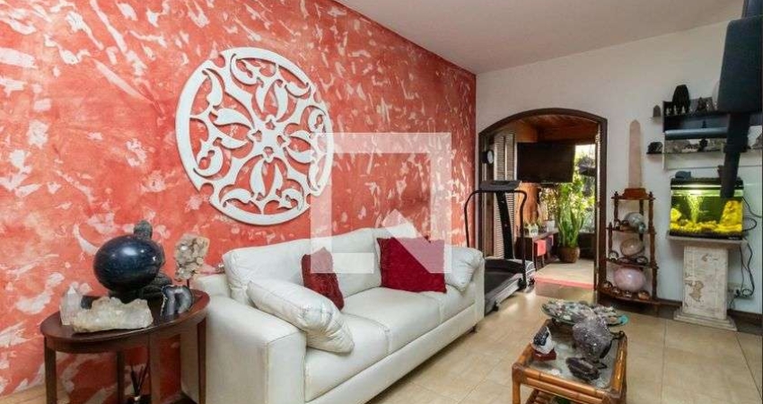 Casa à Venda - Água Fria, 3 Quartos,  200 m2