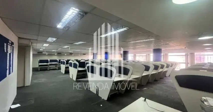 Sala Comercial à Venda no Centro de SP: 1 Sala, 2 Banheiros, 513m² de Área!