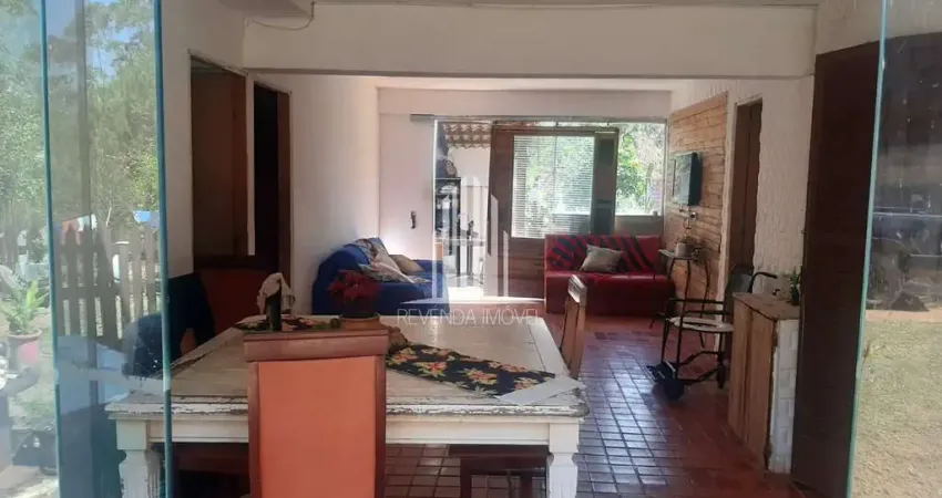 Imperdível Chácara de Luxo em Itapecerica da Serra-SP, bairro Ressaca: 5 quartos, 1 suíte, 3 banheiros, 10 vagas de garagem, 1.500m².