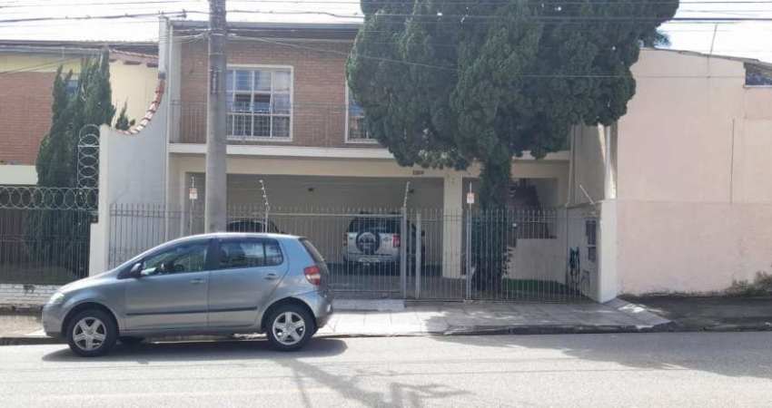 CASA ASSOBRADADA NO TRUJILO COM 3 DORMITÓRIOS, SUÍTE, 3 VAGAS COBERTAS