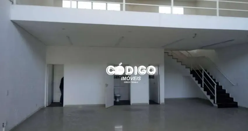 Disponível para locação, este excelente imóvel comercial está localizado em ponto estratégico da Rua Siqueira Campos – ideal para negócios que buscam