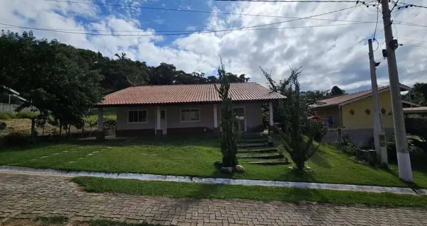 Casa à Venda No Condomínio Fechado Santa Fé 2 em Joanópolis - SP | Ampla Casa Com 315M² De Construç