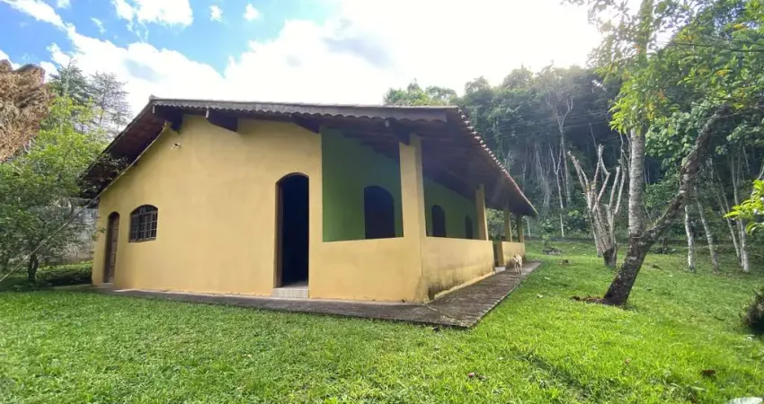 Sitio à venda no Bairro Pião em Piracaia, SP - São 4.600 m² de muito verde e uma ampla casa de 150