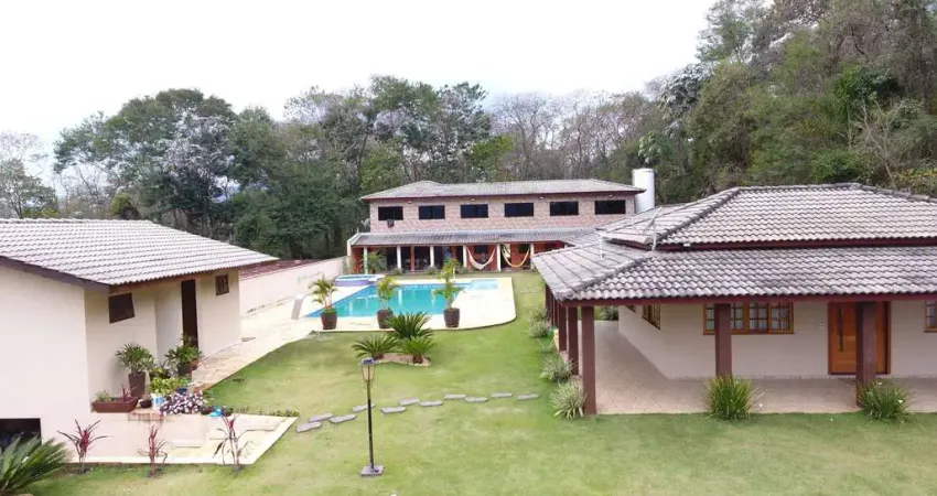 Chácara à venda, área total: 1500 m², 08 suítes, 10 vagas, área gourmet, piscina, Ponte alta, Varge