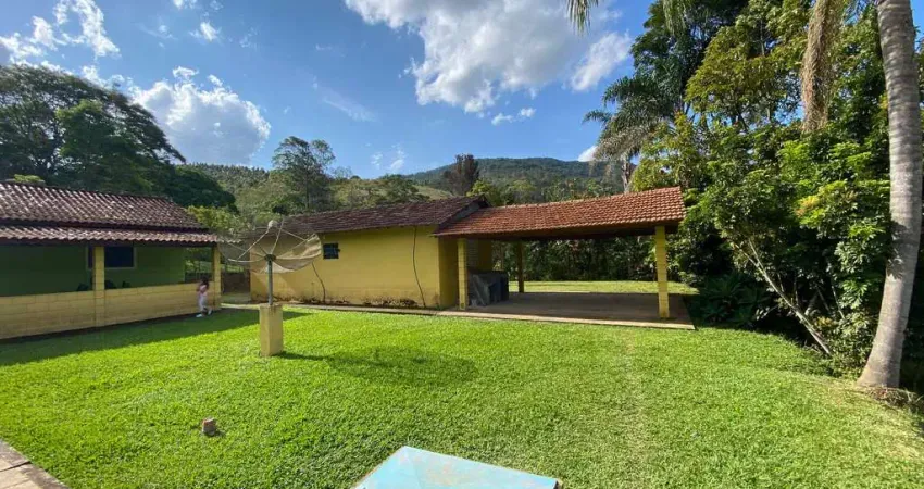 Sitio a venda no bairro do Pião em Piracaia - SP - Terreno com 2.600 m2 e duas casas.