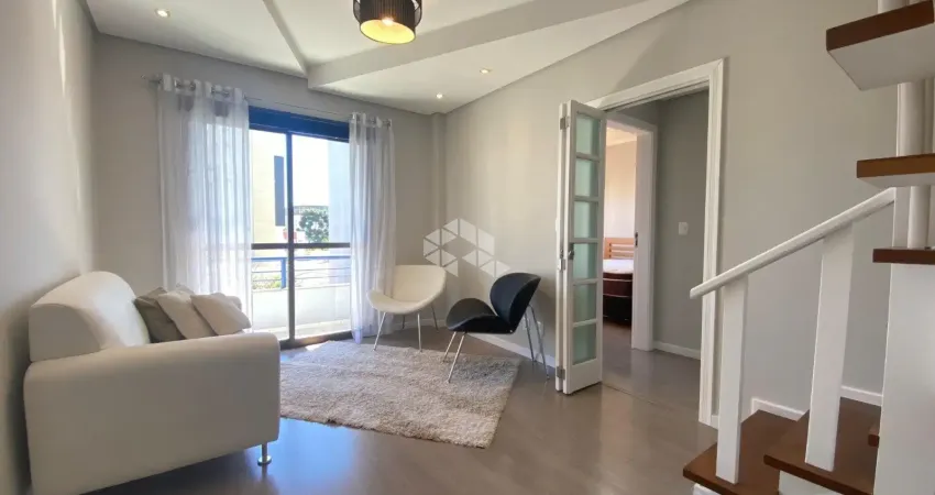 Apartamento DUPLEX mobiliado com 03 dormitórios sendo 1 suíte e 02 box individuais no bairro Exposição em Caxias do Sul