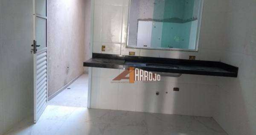 Sobrado com 3 suítes e 2 vagas, Vila Frugoli - R$620 mil.