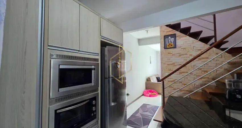 Sobrado à venda no bairro Jardim Iririú - Joinville/SC