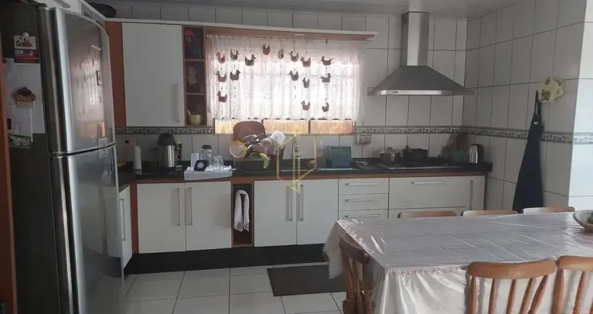 Casa com 3 quartos à venda na Rua Cruz Alta, Fátima, Joinville