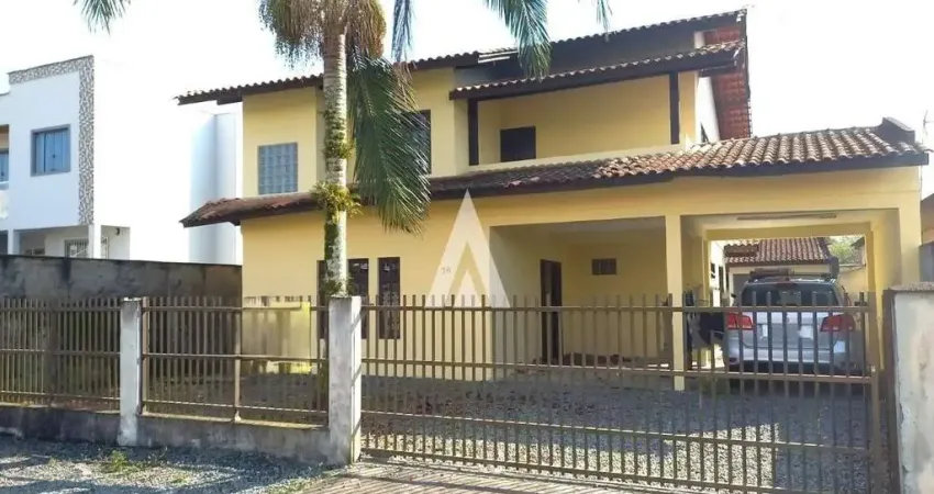 Casa com 1 suíte(s) mais 3 quarto(s) à venda no bairro Vila Nova em Joinville, por R$ 780.000.00.