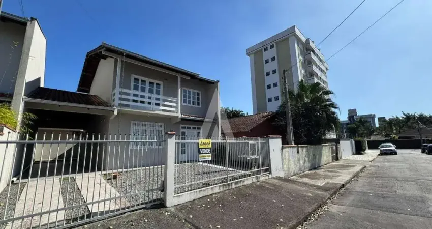 Casa com 3 quartos à venda na Rua Eugênio Fleischer, --, Costa e Silva, Joinville