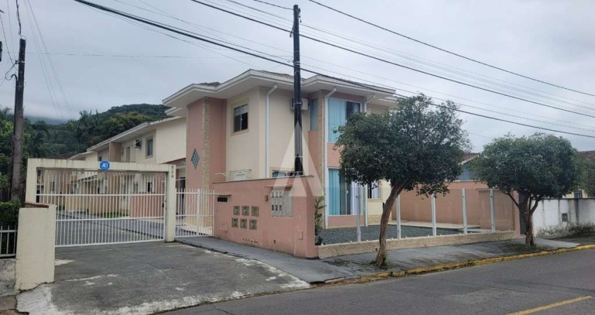 Casa em condomínio fechado com 3 quartos à venda na Rua Vereador Guilherme Zuege, --, Pirabeiraba, Joinville
