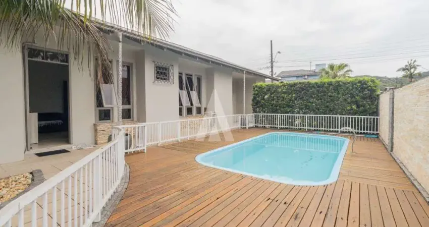 Casa com 3 quartos à venda na Rua Carlos Stiel, --, Glória, Joinville