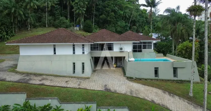 Casa com 2 suíte(s) mais 2 quarto(s) à venda no bairro saguaçu em joinville, de r$ 3.200.000,00 por r$ 2.800.000.00.