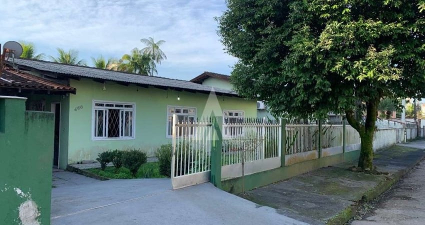 Casa com 3 quartos à venda na Rua Guilherme Berner, --, Santo Antônio, Joinville