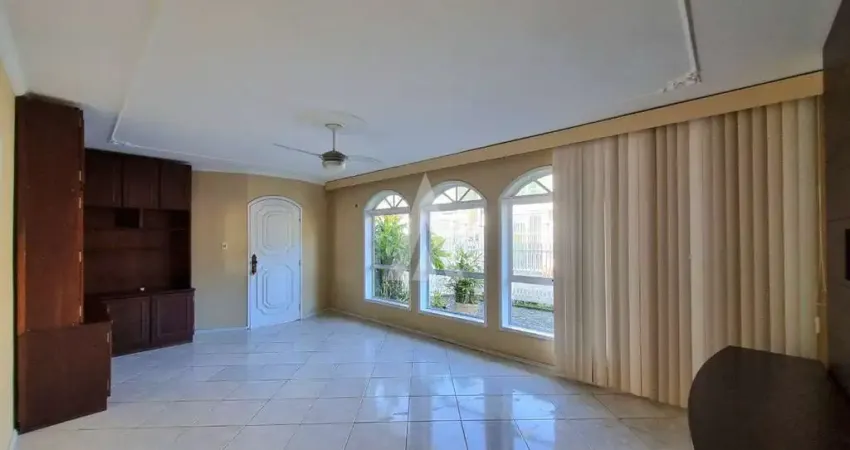 Casa com 5 quartos à venda na Allan Kardec, --, Floresta, Joinville
