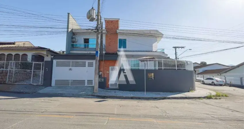 Casa com 3 quartos à venda na Rua Nazareno, --, Glória, Joinville