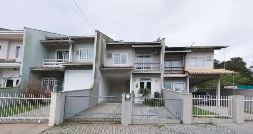 Casa com 3 quartos à venda na Rua Lindóia, --, Glória, Joinville