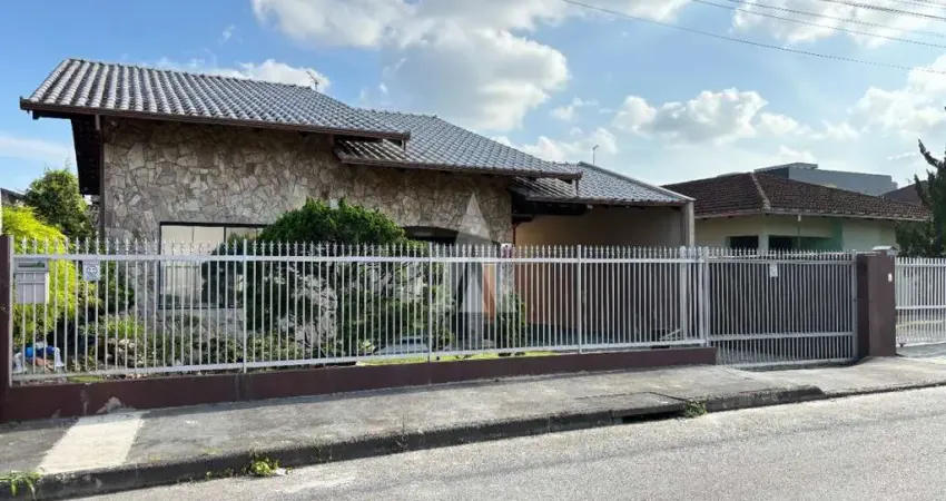 Casa com 1 suíte e 2 quartos à venda no bairro floresta em joinville-sc por r$880.000,00.