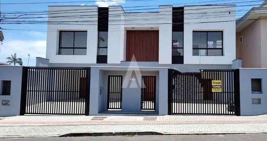 Sobrado geminado com 3 suíte(s) à venda no bairro iririú em joinville, por r$ 990.000.00.