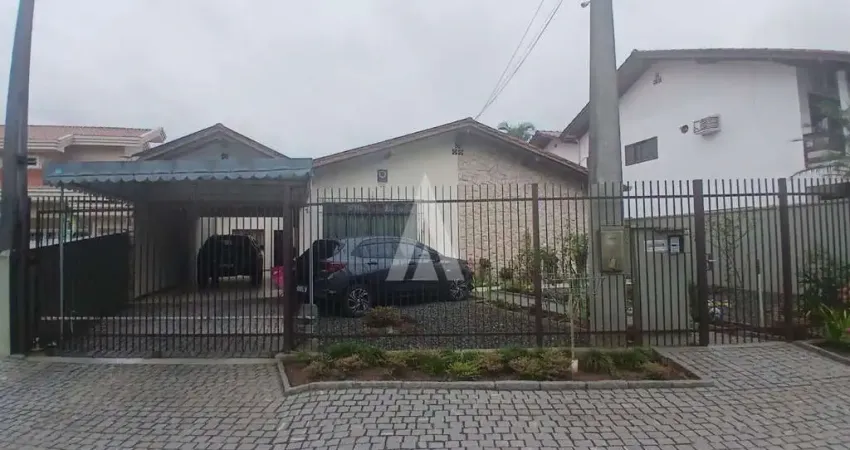 Casa plana com 1 suíte e 5 quartos à venda no bairro Saguaçu em Joinville-SC por R$1.080.000,00.