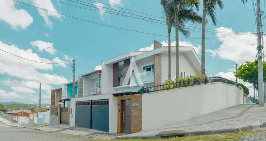 Casa com 1 suíte e 2 quartos à venda no bairro Petrópolis em Joinville-SC por R$790.000,00.