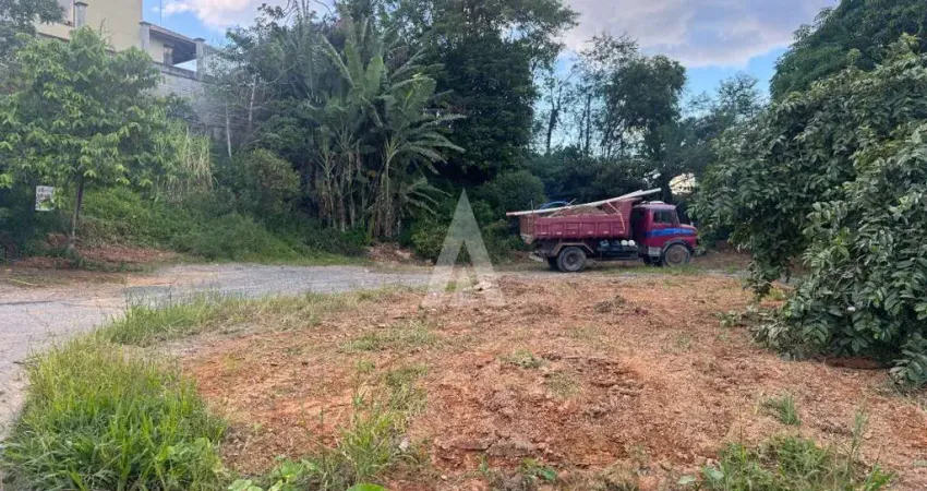 Terreno com 476m² à venda no bairro Floresta em Joinville-SC por R$750.000,00.