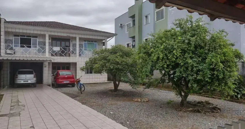 Sobrado para Venda em Joinville, Iririú, 3 dormitórios, 2 banheiros, 2 vagas