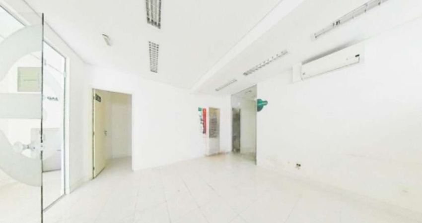 prédio Comercial com 650m² distribuídos em 5 vagas, 22 salas e 4 banheiros.