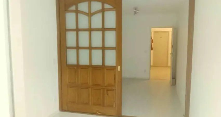Apartamento no Condomínio Edifício Bruna na Aclimação com 44m² 1 dormitório 1 banheiro 1 vaga