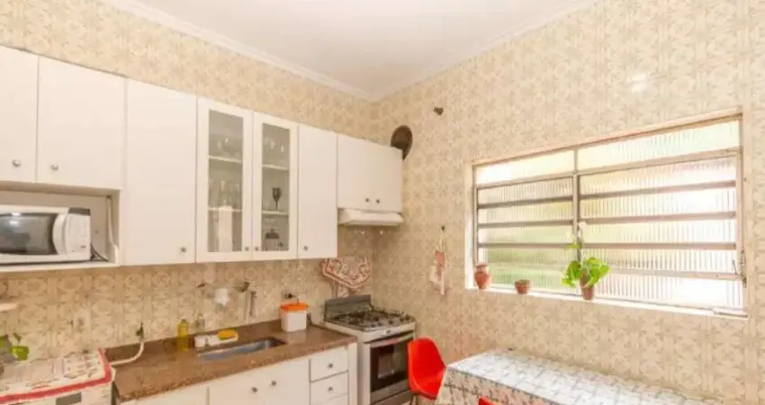 Sobrado á venda no Campo Belo com 172m² 3 dormitórios 2 banheiros 2 vagas