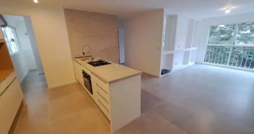 Apartamento à venda em São Paulo - Edifício Parnase, 3 dormitórios, reformado.