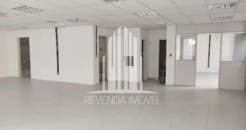 Conjunto Comercial em Condomínio para Locação na República, São Paulo-SP: 2 Salas, 2 Banheiros, 121m² de Área.