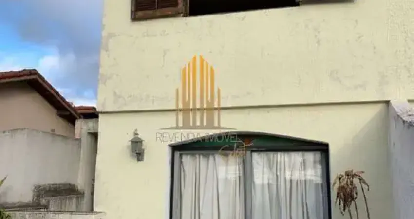 Interlagos - casa de 132m² com 3 dormitórios sendo 1 suite, 3 banheiros e 2 vagas.