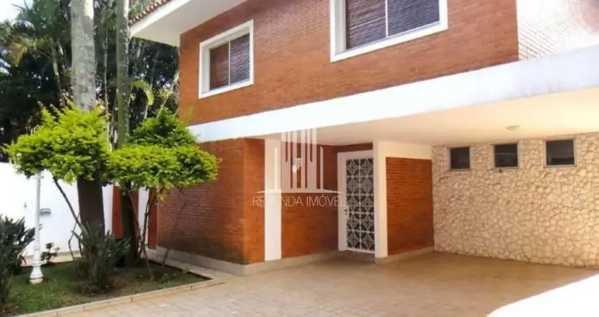Casa de luxo no jardim morumbi: 4 quartos, 2 suítes, 450m² - localização privilegiada e ambientes espaçosos. venha conferir!