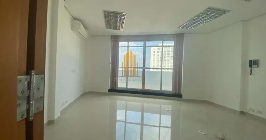 Condomínio LIBERAL CONJ COMERCIAL, 47M² Com 2 SALAS, 1 Banheiro social, com varanda. Centro-SP Con