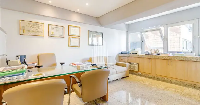 Sala Comercial à Venda no Itaim Bibi, São Paulo-SP: 1 Sala, 2 Banheiros, 1 Vaga de Garagem, 57m² de Área