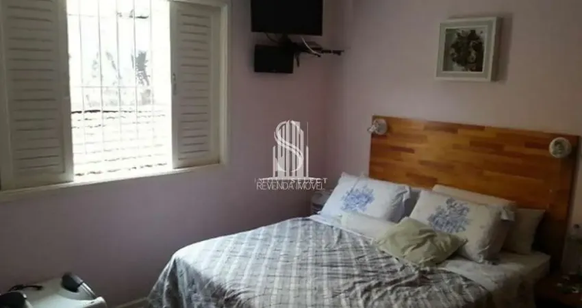 Sobrado de 150m² com três dormitórios (uma suíte) , três banheiros e duas vagas á venda campo belo