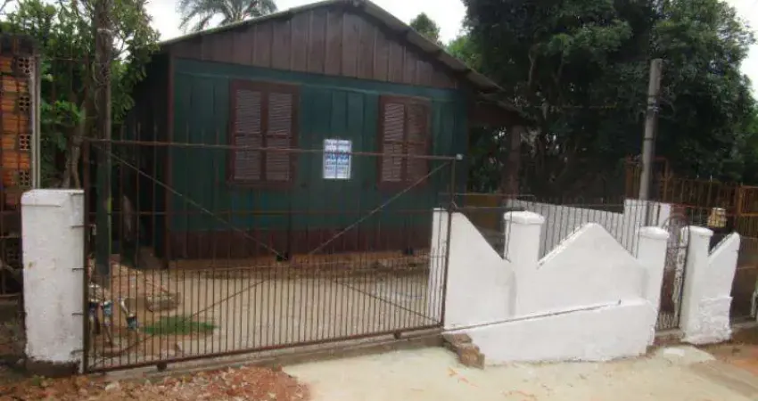 Casa no Bairro CAMAQUA com 80 m2, 3 dormitórios, sala de estar, Área de serviço, Banheiro social, Cozinha, Pátio, Tanque