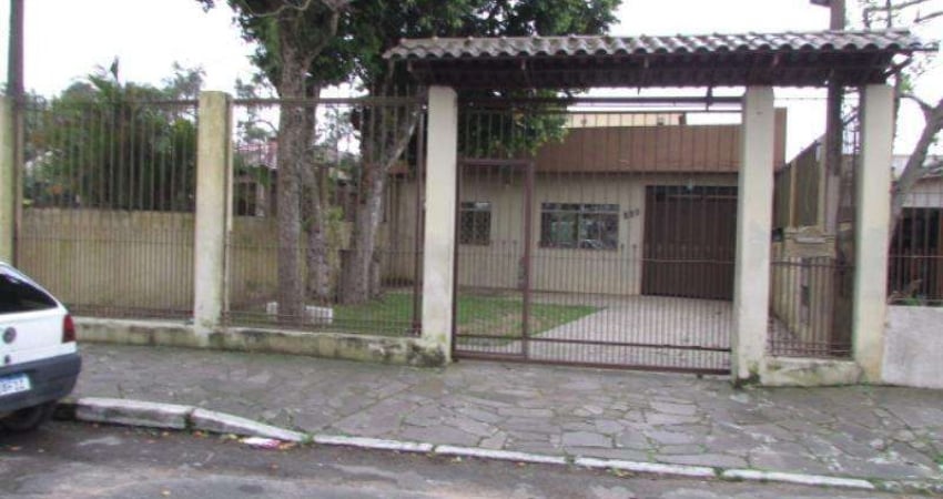 Casa no Bairro IPANEMA com 144 m2, 4 dormitórios, sala de estar/ sala de jantar, Conceito Aberto. Cozinha, churrasqueira e lareira, banheiro social, lavabo, Banheiro auxiliar, Garagem tres veiculos, L