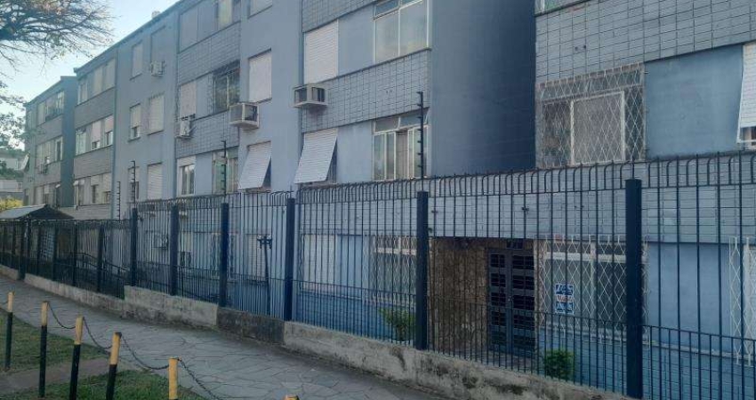 Apto, com 01 dormitório, sala, cozinha , banheiro , área de serviços e estacionamento rotativo, piso frio e janelas de aluminio